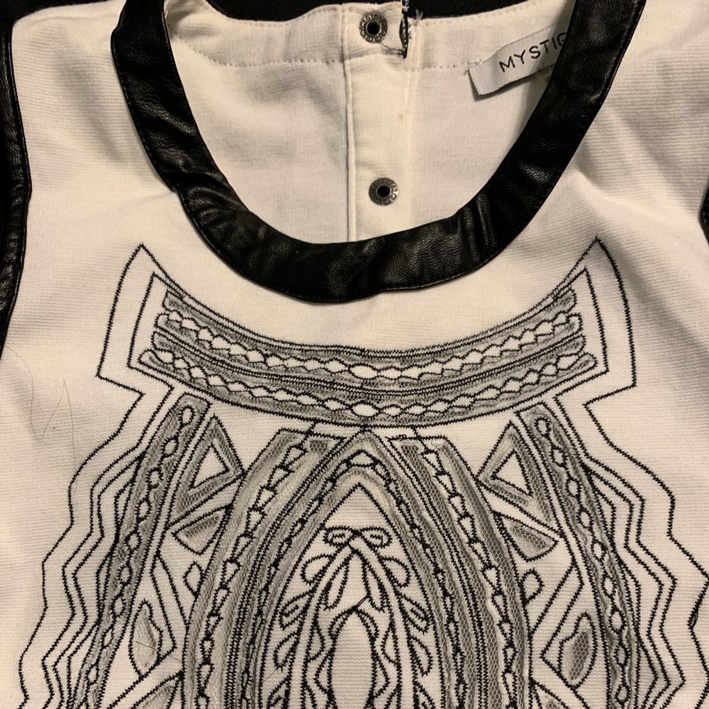 Mystic Crop Top - Picture 2 of 4